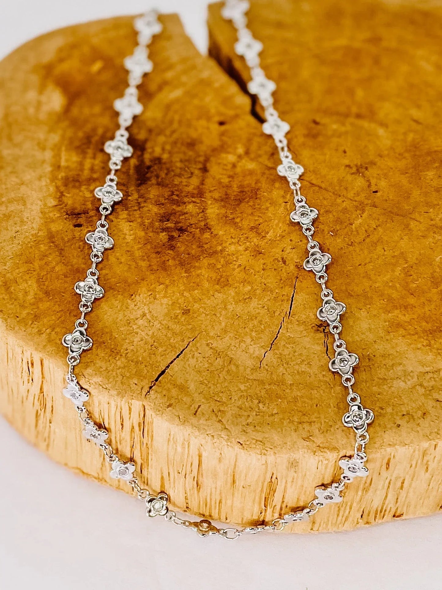 Necklaces Dainty Silver Quatrafoil Necklace