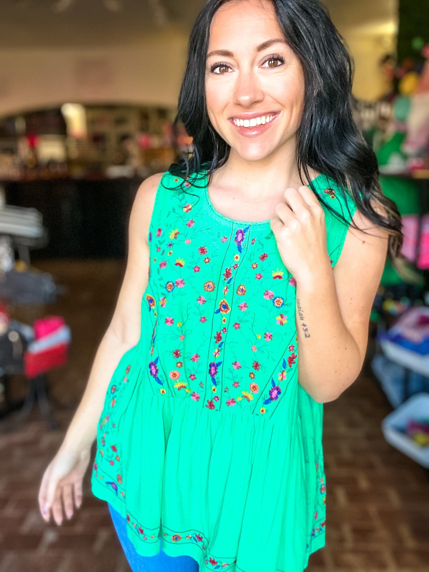 Tops Juni Embroidered Top