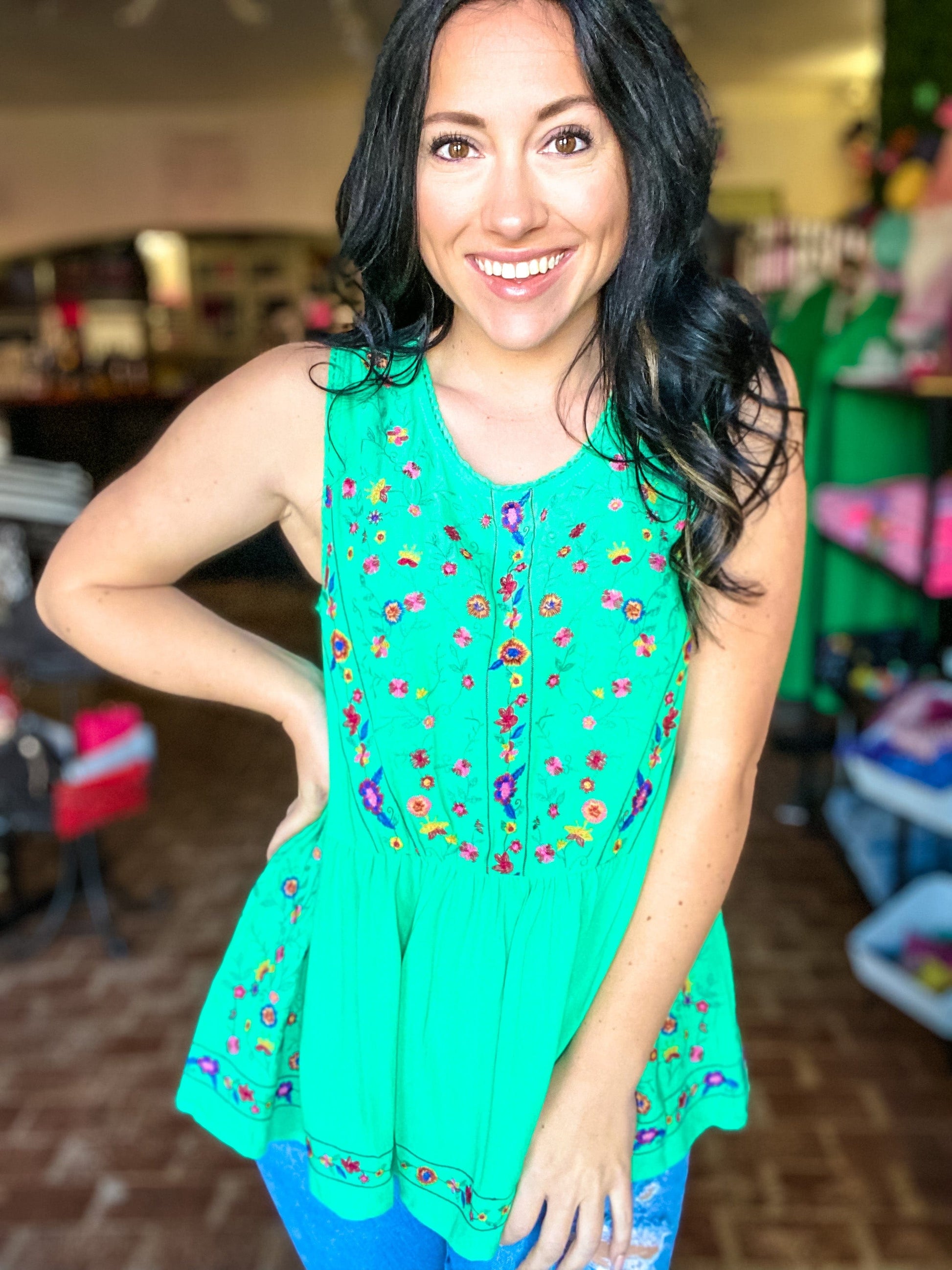 Tops Juni Embroidered Top